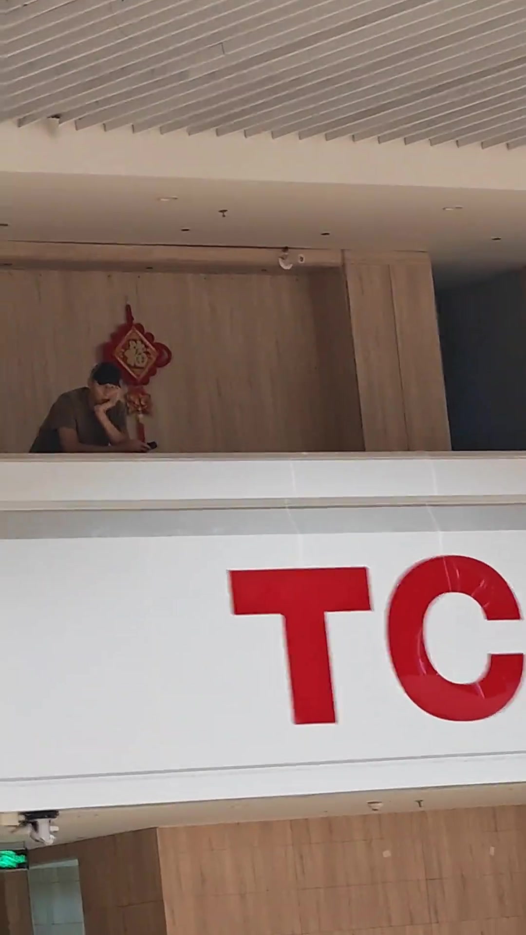 海星娱乐平台-阿联自嫖娼丑闻以来很少露面！网友在球馆里“偶遇了”易建联